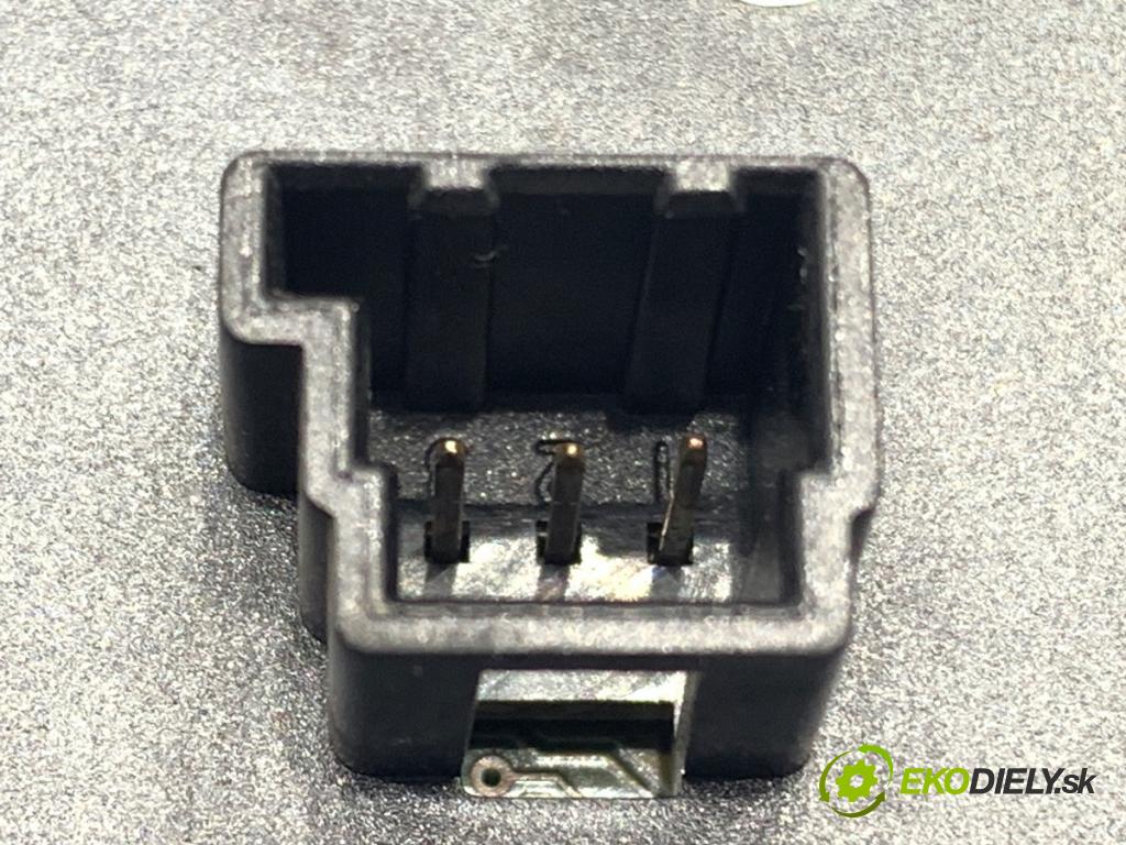 MERCEDES-BENZ S204 Kombi 2008 135 kW C 200 Kompressor (204.241) 1796 Prepínač okien A2048703458 (Prepínacie páčky pod volantom)