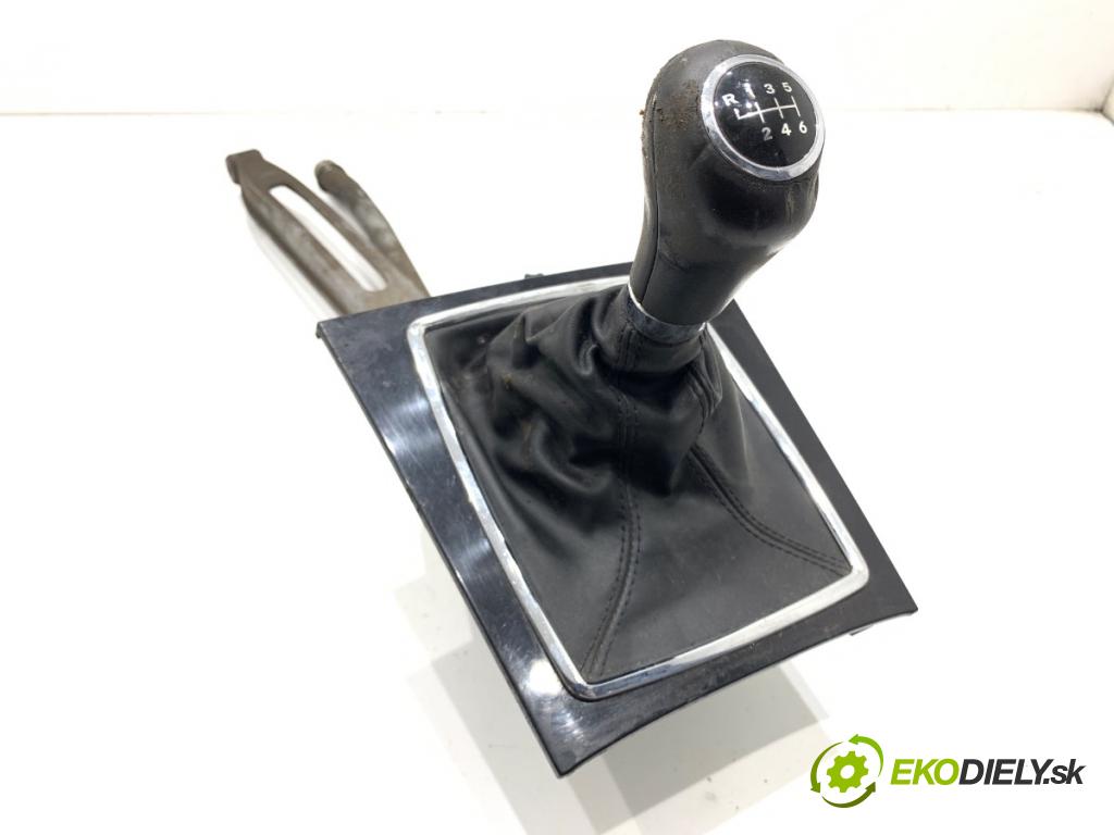 MERCEDES-BENZ S204 Kombi 2008 135 kW C 200 Kompressor (204.241) 1796 Kulisa  (Rýchlostná páka (kulisa))