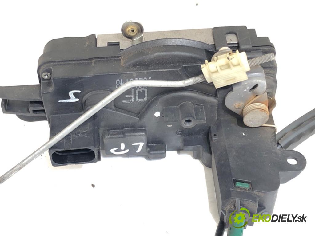 OPEL ASTRA H liftback 2005 66 kW 1.4 (L08) 1364 zámok dveře levý přední část 13210748
