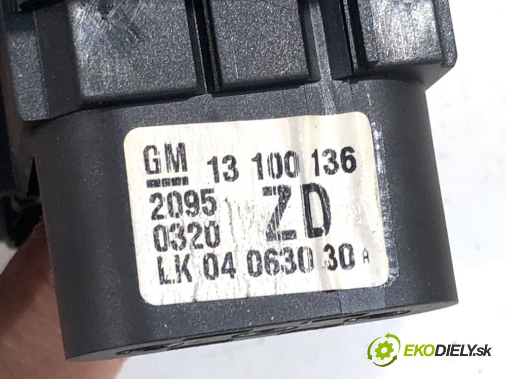 OPEL ASTRA H liftback 2005 66 kW 1.4 (L08) 1364 spínač světel 13100136