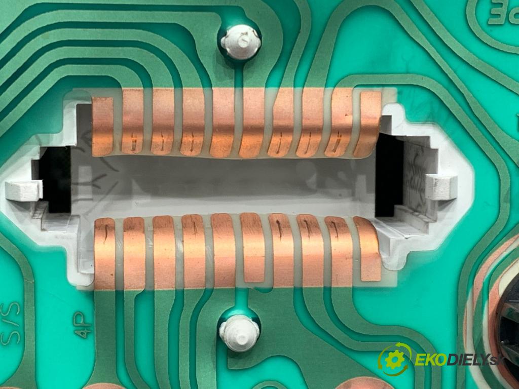 KIA SORENTO I SUV 2005 103 kW 2.5 CRDi 2497 Prístrojovka 94003-3E086 (Prístrojová doska)