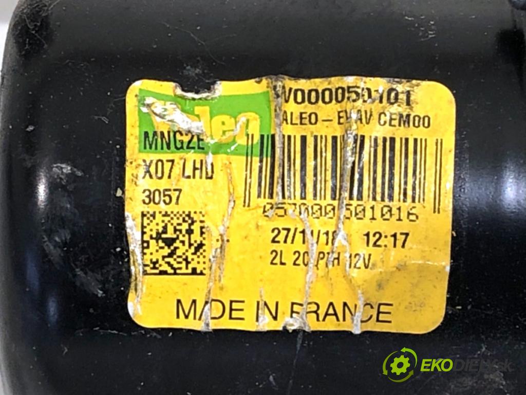 RENAULT TWINGO III liftback 2018 66 kW 0.9 TCe 90 898 Mechanizmus stieračov predný A4538200040 (Motorček stieračov predný)