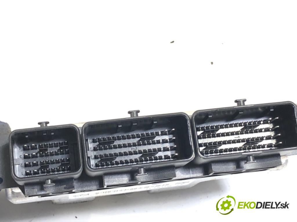 RENAULT TWINGO III liftback 2018 66 kW 0.9 TCe 90 898 riadiaca jednotka Motor 237105821R (Riadiaca jednotka)