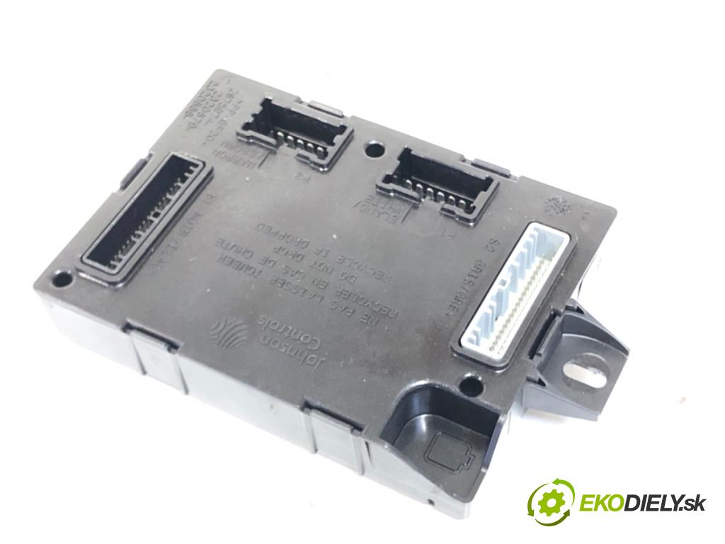 RENAULT TWINGO III liftback 2018 66 kW 0.9 TCe 90 898 Modul BCM 284B15944R (Riadiaca jednotka ostatné)