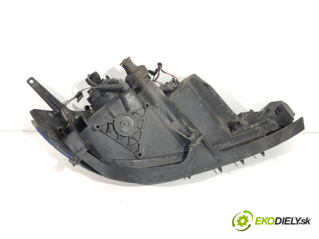 MAZDA 3 liftback 2006 77 kW 1.6 (BK14) 1598 Svetlomet ľavy predný