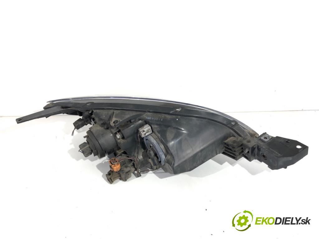 MAZDA 3 liftback 2005 80 kW 1.6 DI Turbo 1560 Svetlomet ľavy predný
