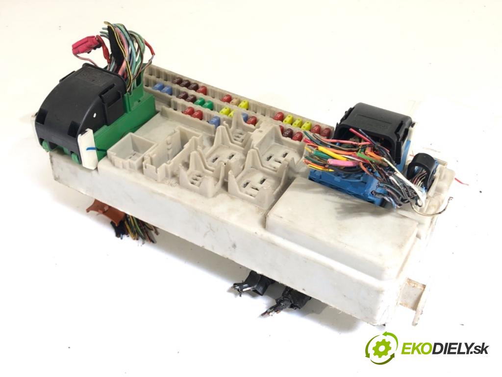 MAZDA 3 liftback 2005 80 kW 1.6 DI Turbo 1560 modul BSI BP4K66730F (Pojistková skříňka)