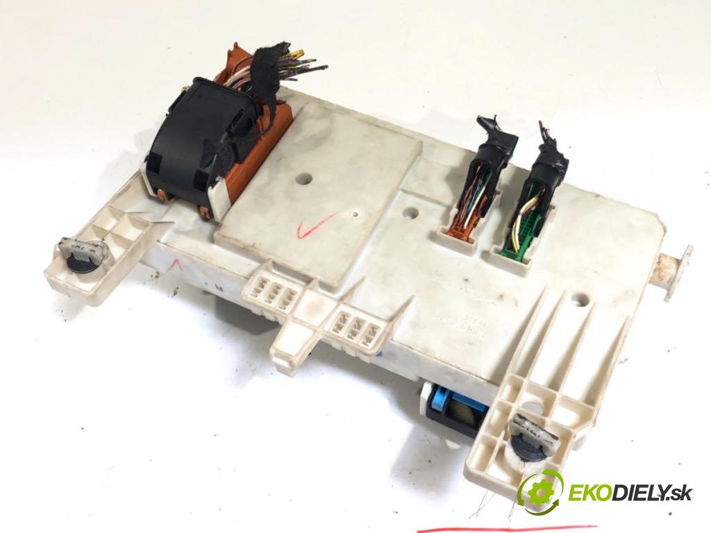 MAZDA 3 liftback 2005 80 kW 1.6 DI Turbo 1560 modul BSI BP4K66730F (Pojistková skříňka)