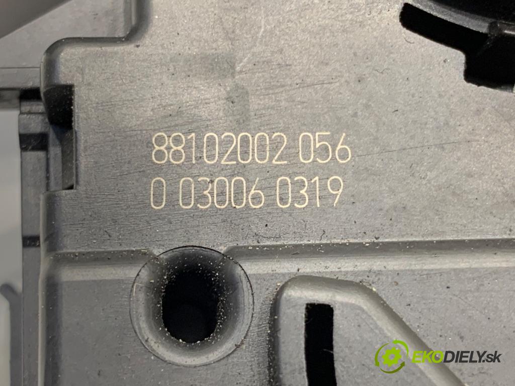 RENAULT CLIO III liftback 2007 50 kW 1.5 dCi (C/BR0G, C/BR1G) 1461 Prepínač smeroviek 88102002 (Prepínacie páčky pod volantom)