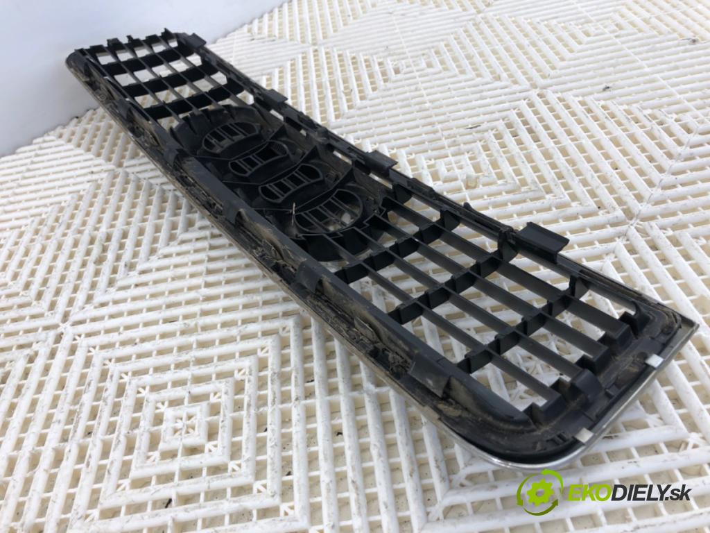 AUDI A4 B6 sedan 2004 96 kW 1.9 TDI 1896 mřížka maska  (Přední mřížka (maska chladiče))