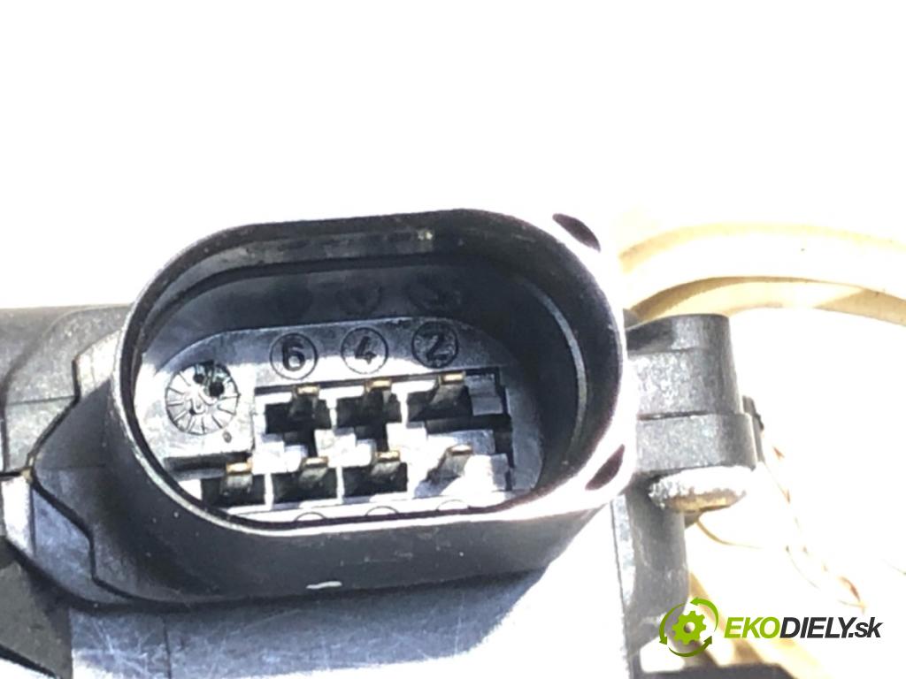 AUDI A2 liftback 2002 55 kW 1.4 1390 zámok dveře pravý přední část 8Z1837016E