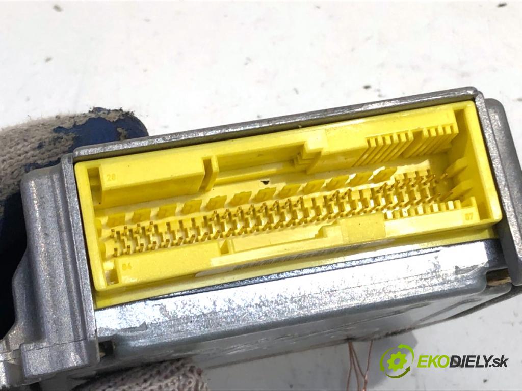 AUDI A2 liftback 2002 55 kW 1.4 1390 senzor airbag 8Z0959655E (Snímač)