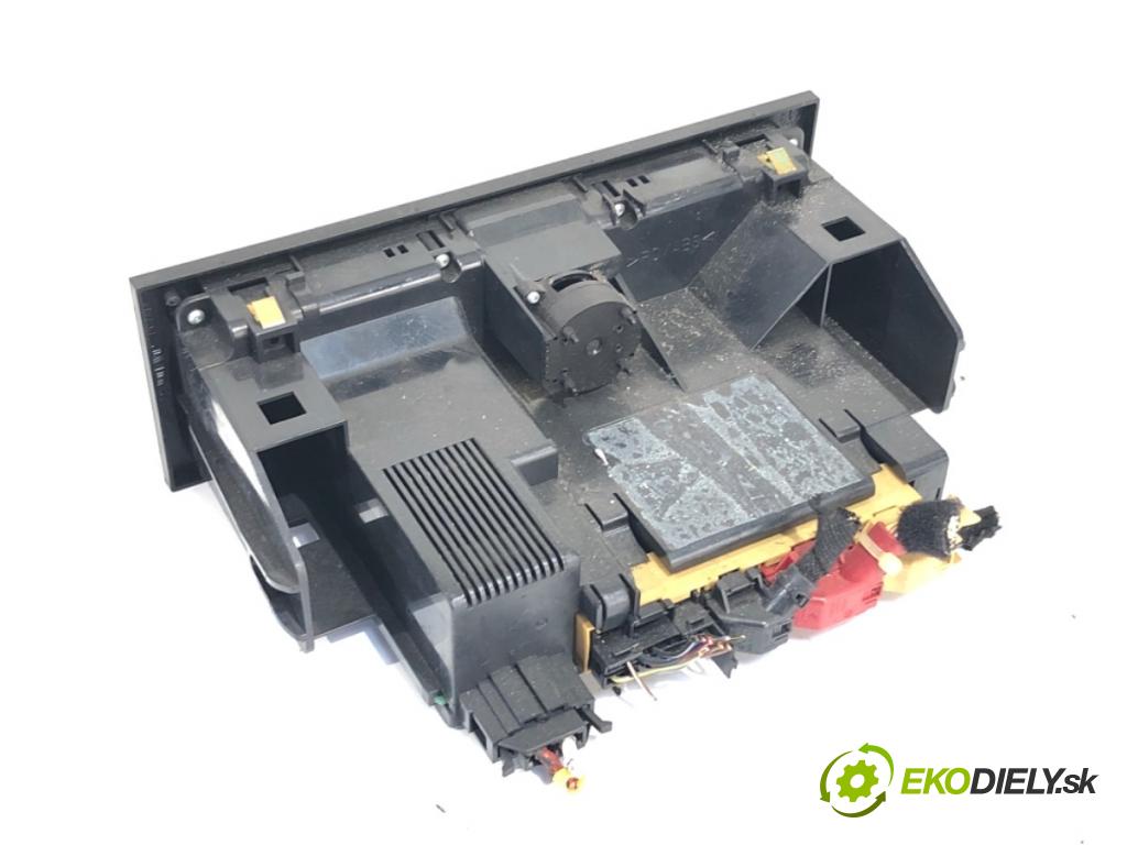 AUDI A2 liftback 2002 55 kW 1.4 1390 Panel ovládania kúrenia  (Prepínacie páčky pod volantom)