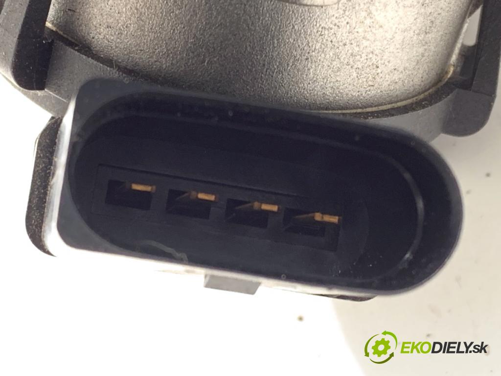 AUDI A2 liftback 2002 55 kW 1.4 1390 Mechanizmus stieračov predný  (Motorček stieračov predný)