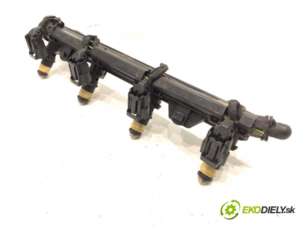 AUDI A2 liftback 2002 55 kW 1.4 1390 Lišta vstrekovacia 036906031M (Vstrekovacia lišta)