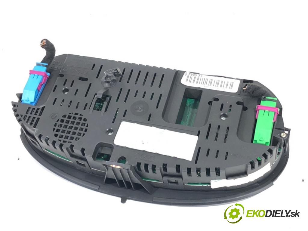 AUDI A2 liftback 2002 55 kW 1.4 1390 Prístrojovka 8Z0920901 (Prístrojová doska)