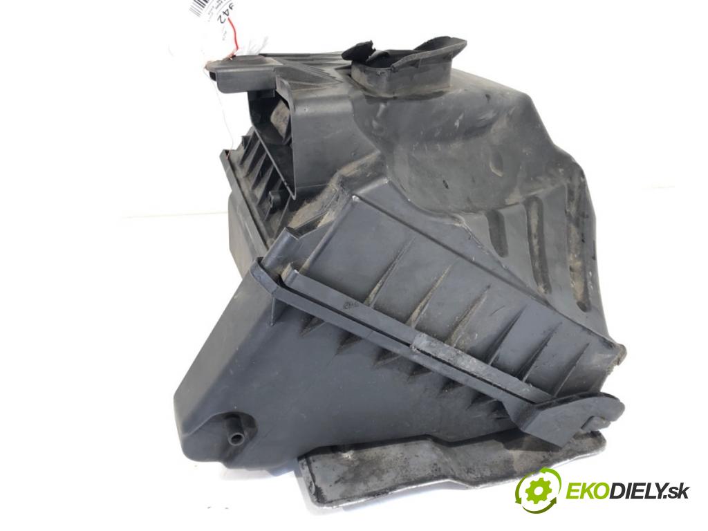 AUDI A4 B6 sedan 2001 96 kW 1.9 TDI 1896 Obal filtra vzduchu 038133835J (Obal vzduchového filtra)