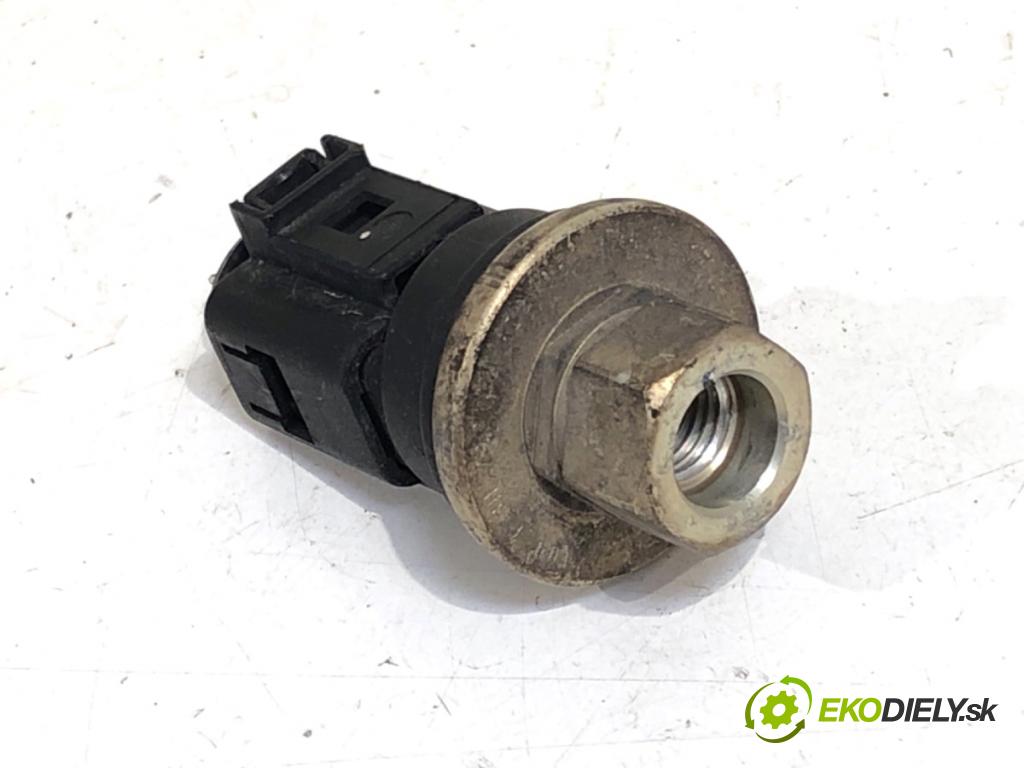 AUDI A4 B6 sedan 2001 96 kW 1.9 TDI 1896 Snímač klimatizácie 8Z0959126 (Snímač klimatizácie)