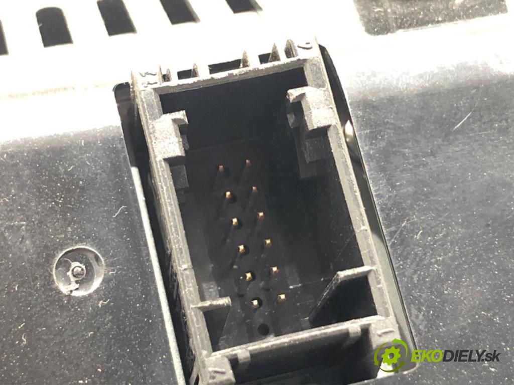 BMW E60 sedan 2004 130 kW 525 d 2497 Dislpej  (Prístrojová doska)