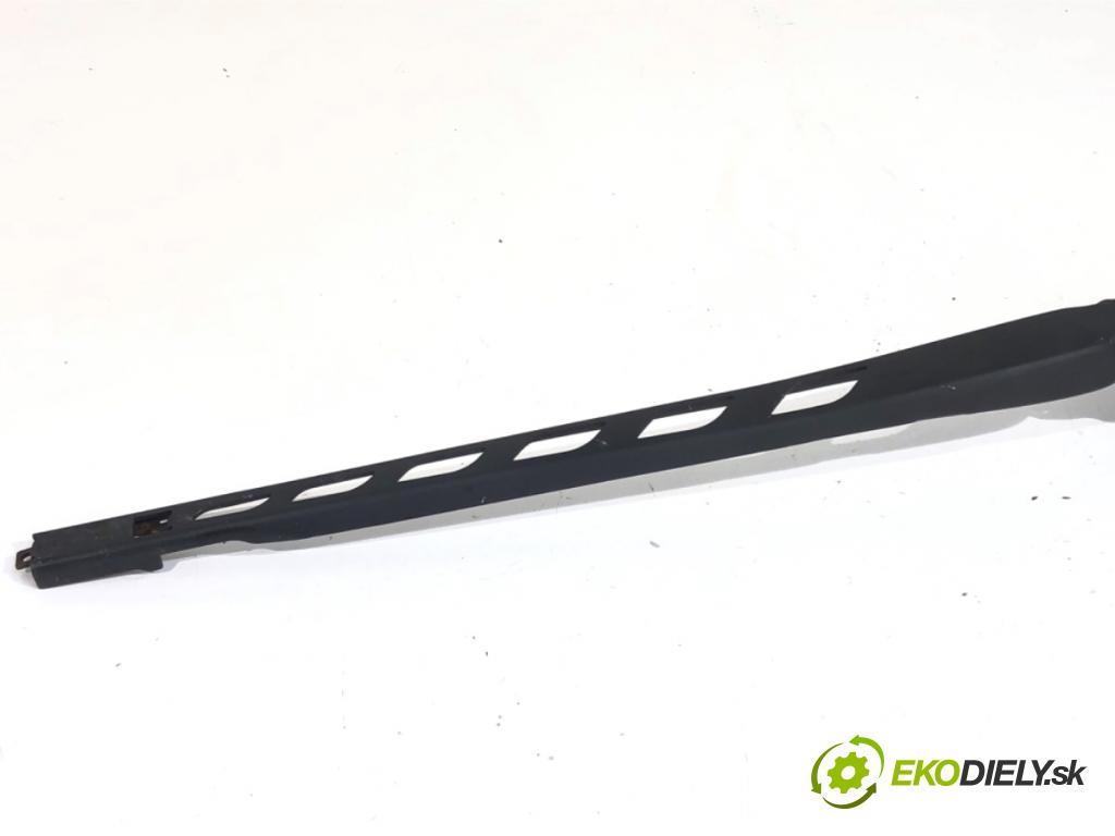 BMW E60 sedan 2004 130 kW 525 d 2497 ramena stěrače přední část pravé 7035103