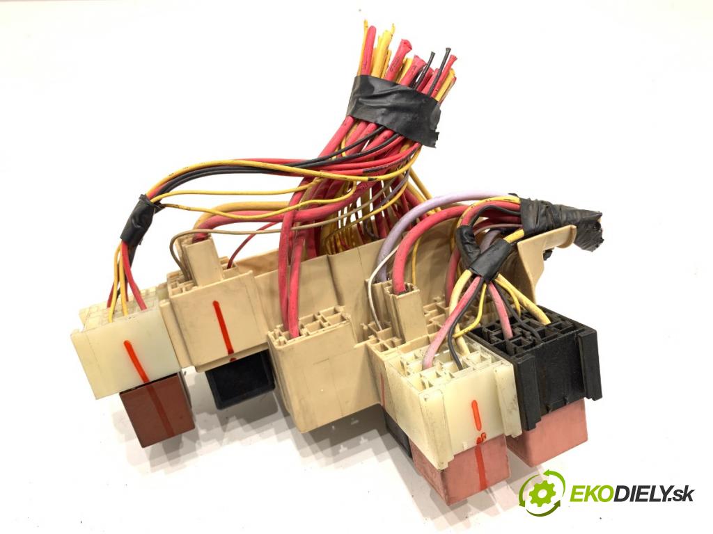 RENAULT KANGOO II nadwozie wielkoprzestrzenne (MPV) 2008 63 kW 1.5 dCi 85 (KW0K, KW0L, KW0B) 1461 skříňka poistková 8200574970-C (Pojistková skříňka)