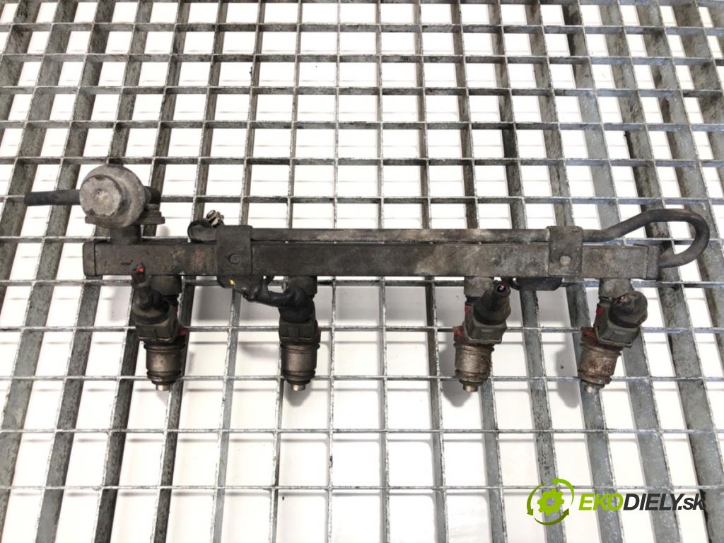 FORD MAVERICK SUV 1993 91 kW 2.4 i 2389 Lišta vstrekovacia  (Vstrekovacia lišta)