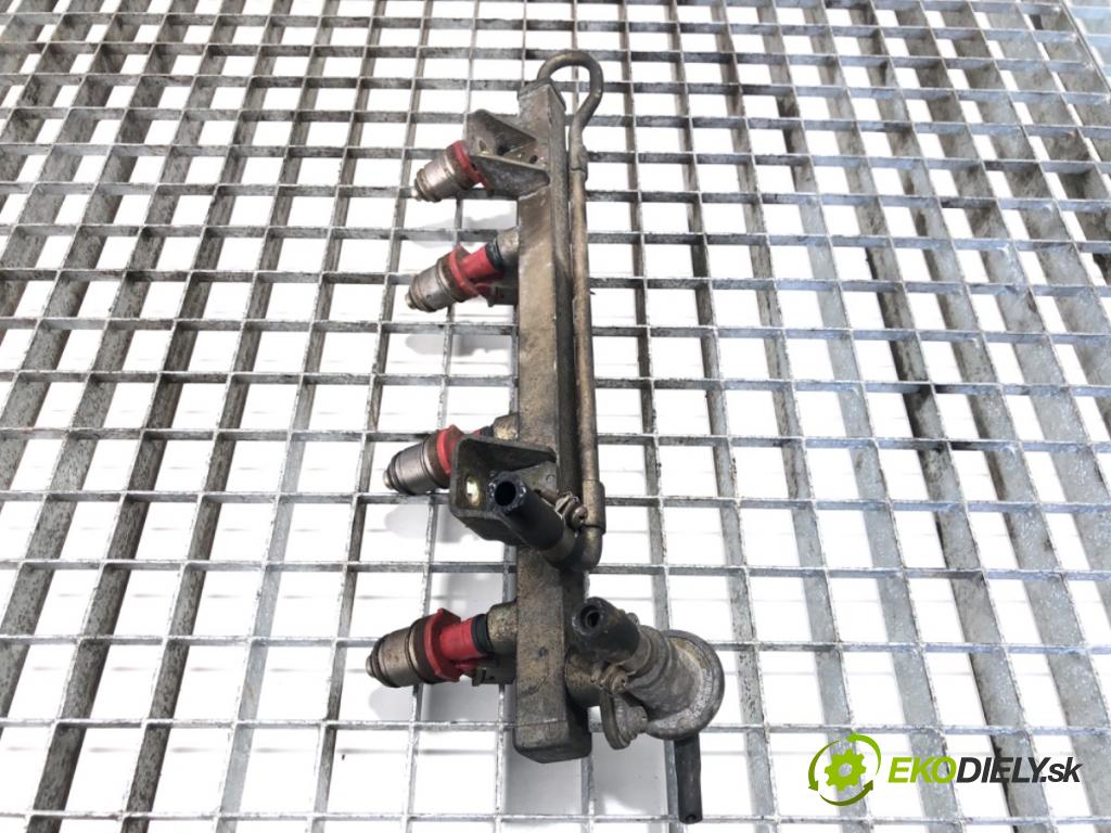 FORD MAVERICK SUV 1993 91 kW 2.4 i 2389 Lišta vstrekovacia  (Vstrekovacia lišta)