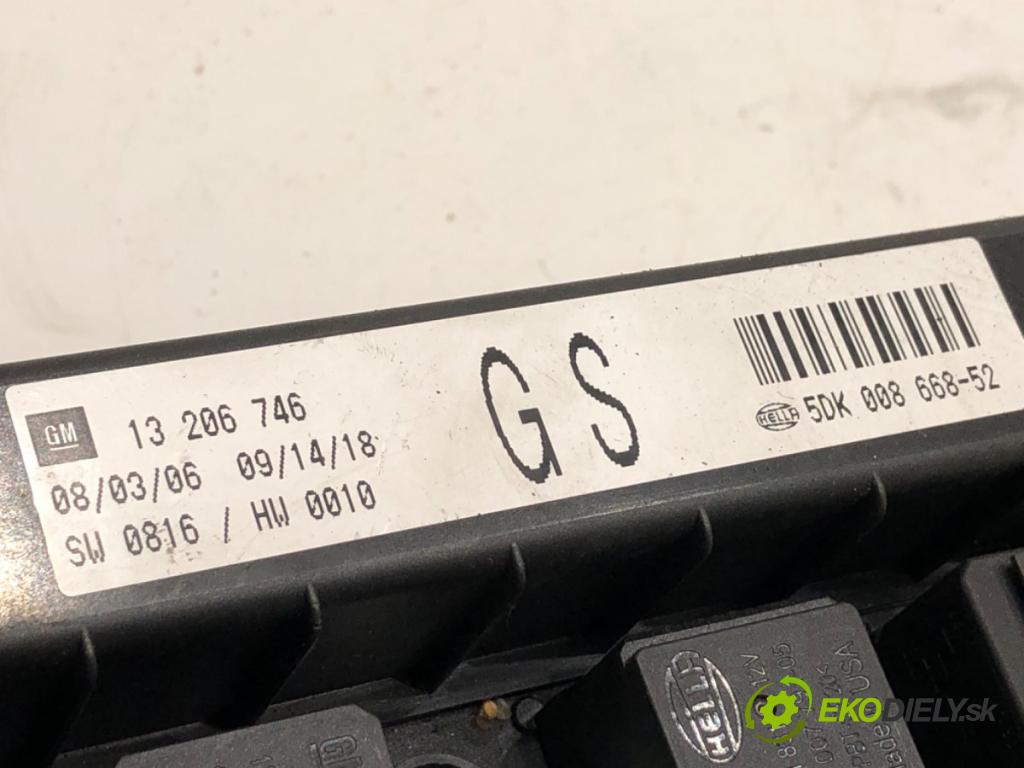 OPEL ZAFIRA B nadwozie wielkoprzestrzenne (MPV) 2006 74 kW 1.9 CDTI (M75) 1910 skříňka poistková 13206746 (Pojistková skříňka)