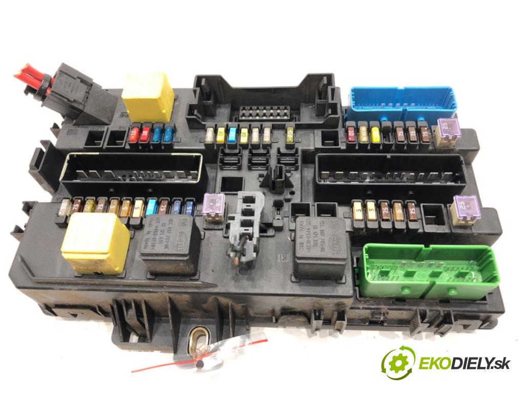 OPEL ZAFIRA B nadwozie wielkoprzestrzenne (MPV) 2006 74 kW 1.9 CDTI (M75) 1910 modul BSI 13145018 (Pojistková skříňka)