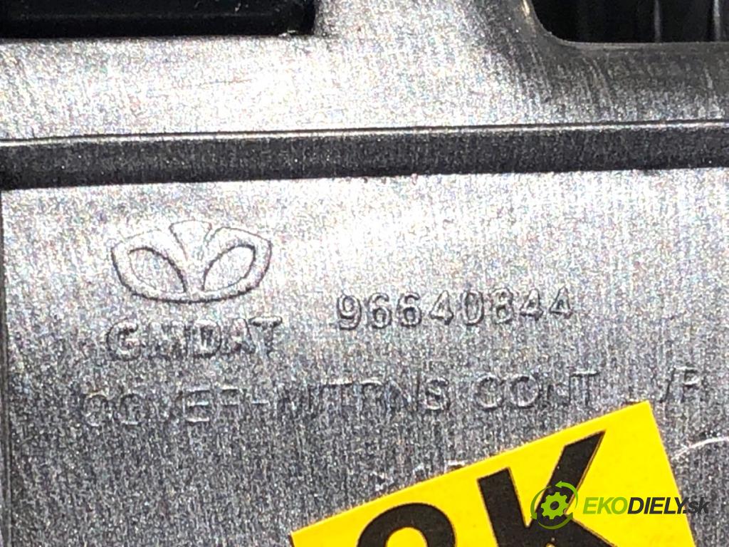 CHEVROLET EPICA sedan 2006 105 kW 2.0 1993 lišty kryt 96640844 96641059 (Lišta)