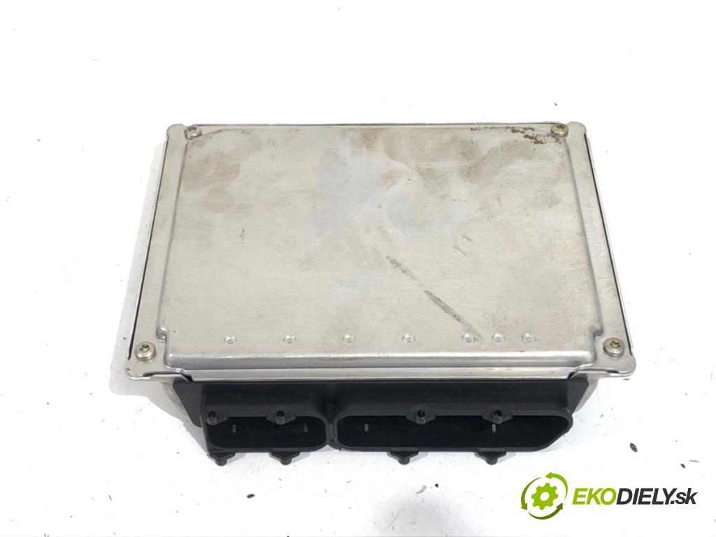 VW PASSAT B5 sedan 1997 92 kW 1.8 1781 riadiaca jednotka Motor 8D0907558F (Riadiaca jednotka)