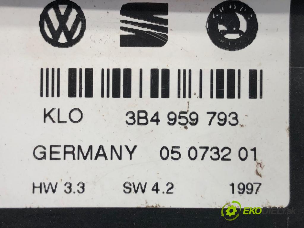 VW PASSAT B5 sedan 1997 92 kW 1.8 1781 Prepínač okien 3B4959793 (Prepínacie páčky pod volantom)