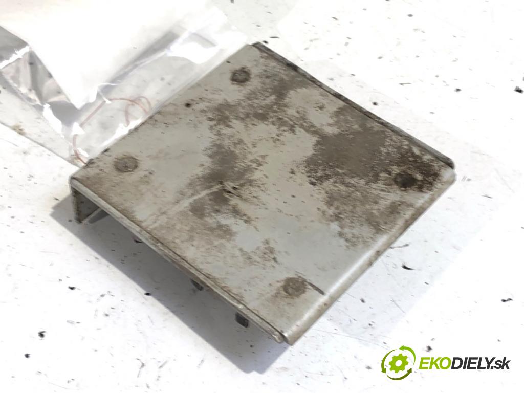 VW PASSAT B5 sedan 1997 92 kW 1.8 1781 Modul ventilátora 8D0959493