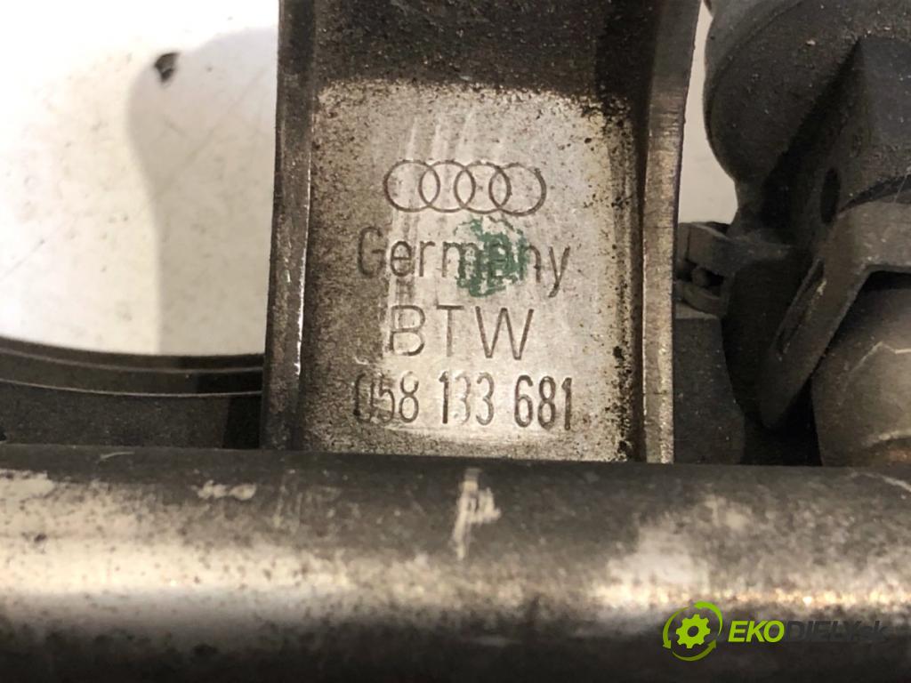VW PASSAT B5 sedan 1997 92 kW 1.8 1781 lišta vstřikovací 058133681 (Vstřikovací lišta)