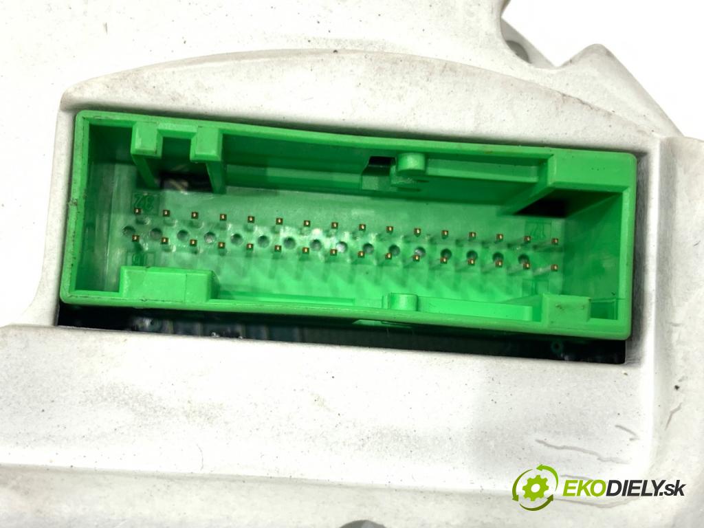 VW PASSAT B5 sedan 1997 92 kW 1.8 1781 Prístrojovka  (Prístrojová doska)