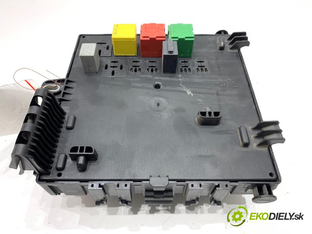 OPEL VECTRA C Kombi 2007 110 kW 1.9 CDTI (F35) 1910 modul BSI 13205777 (Pojistková skříňka)