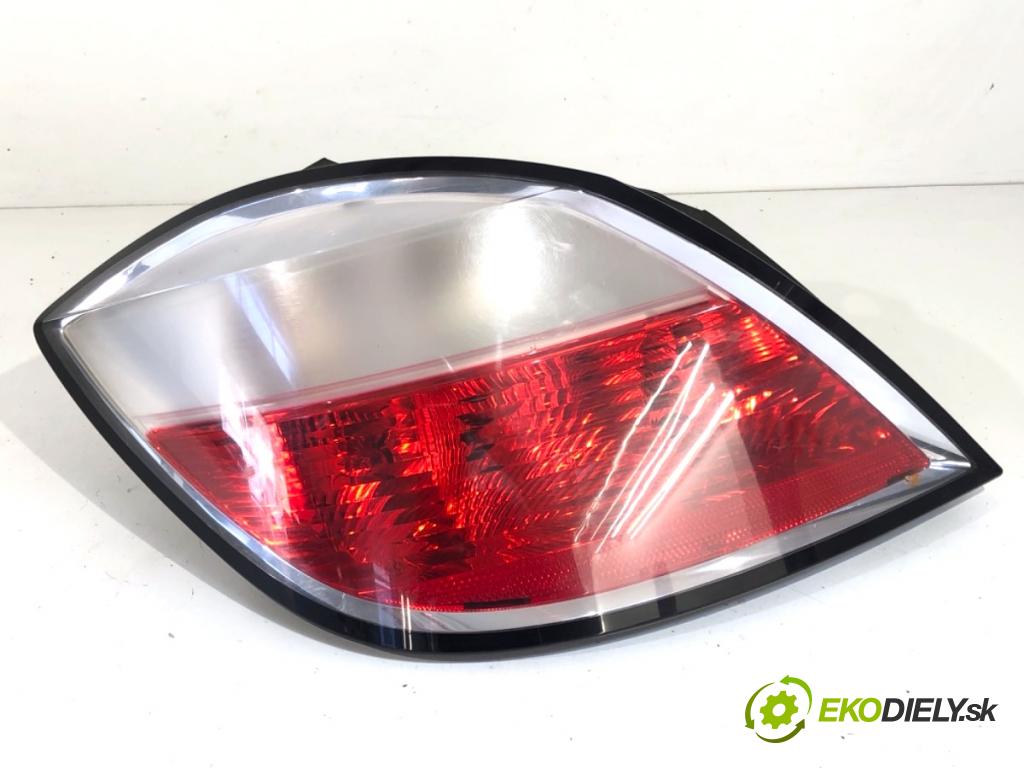 OPEL ASTRA H liftback 2007 66 kW 1.4 (L48) 1364 Svetlo ľavy zad 