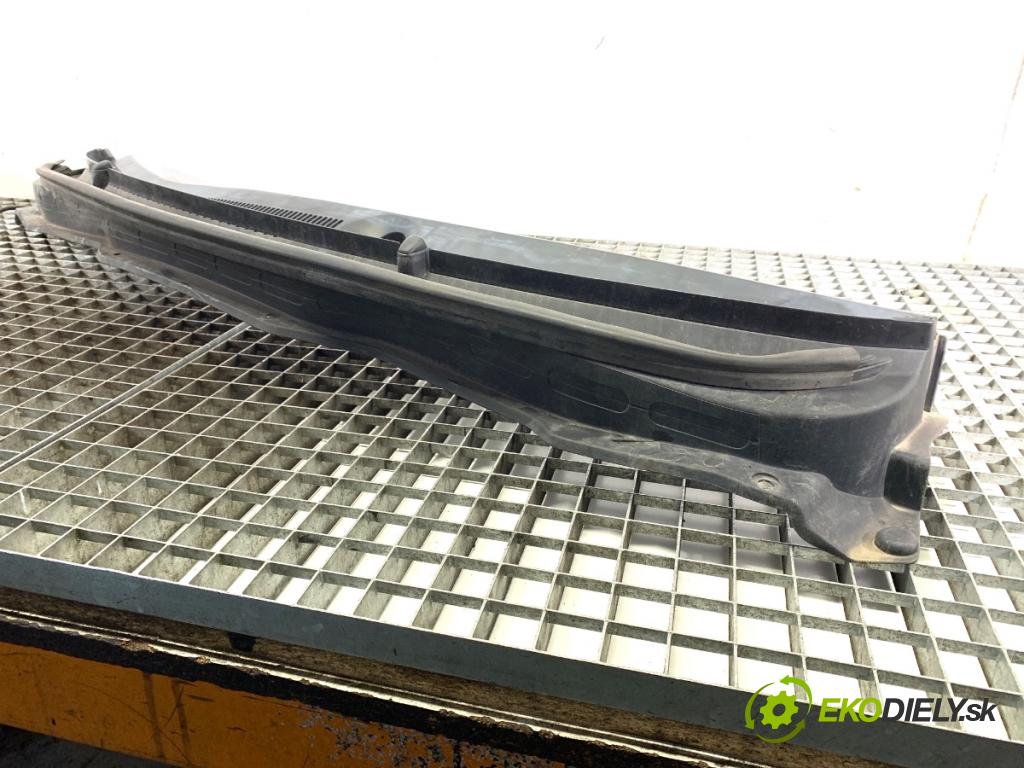 HYUNDAI i20 liftback 2009 57 kW 1.2 1248 Torpédo, plast pod čelné okno 86151-1J000 (Torpédo (plast pod čelným sklom))