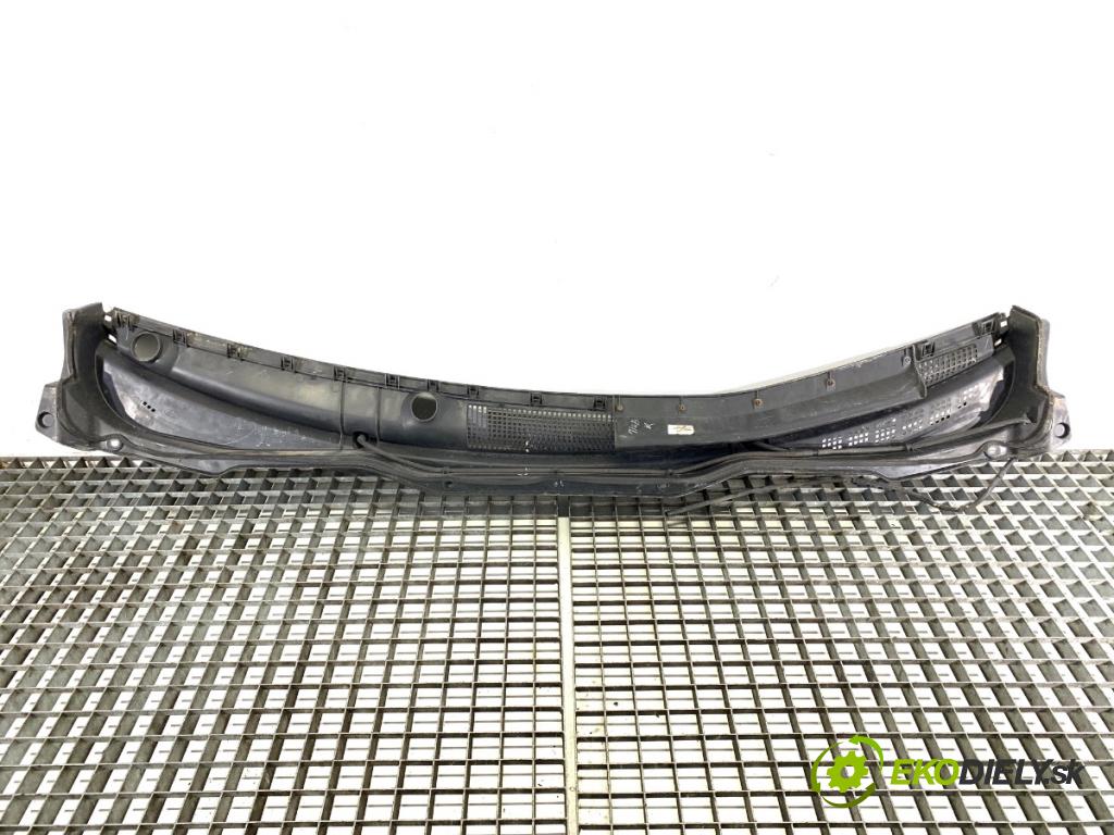 HYUNDAI i20 liftback 2009 57 kW 1.2 1248 Torpédo, plast pod čelné okno 86151-1J000 (Torpédo (plast pod čelným sklom))