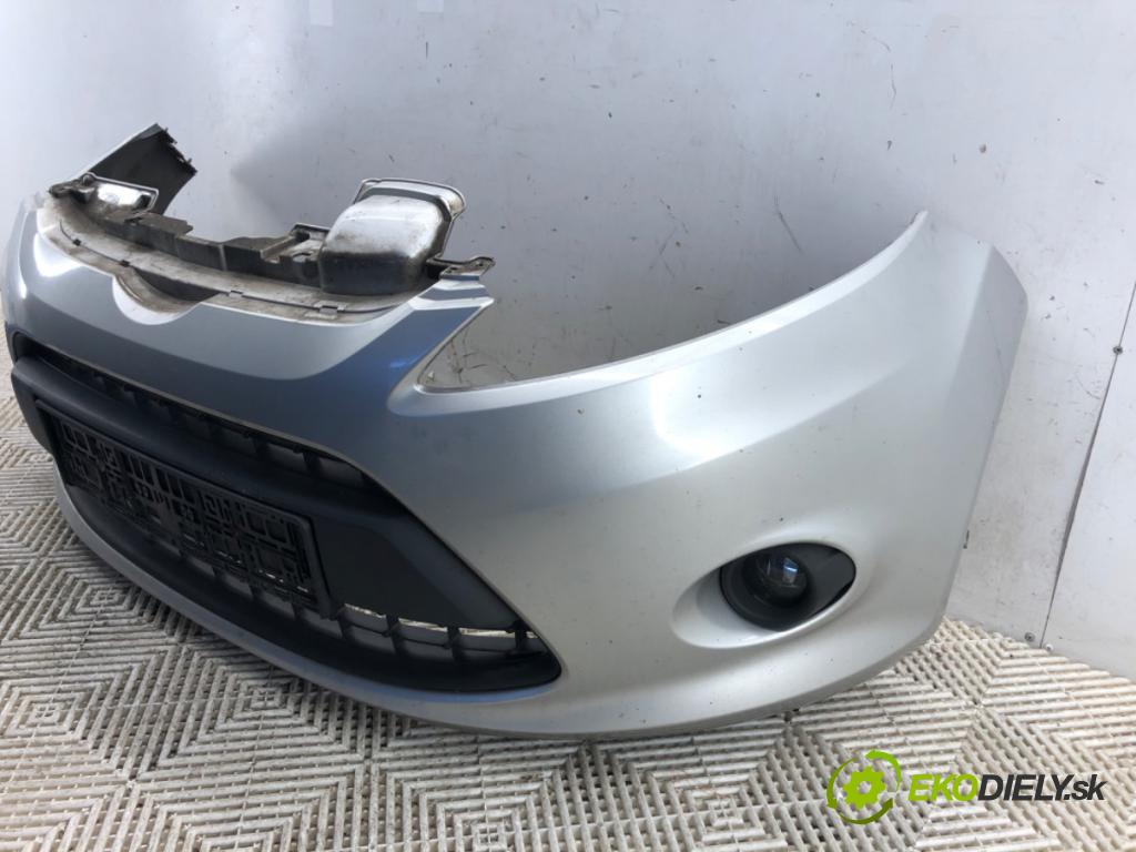 FORD FIESTA MK7 liftback 2011 51 kW 1.4 TDCi 1399 nárazník přední část  (Klika dveří ostatní)