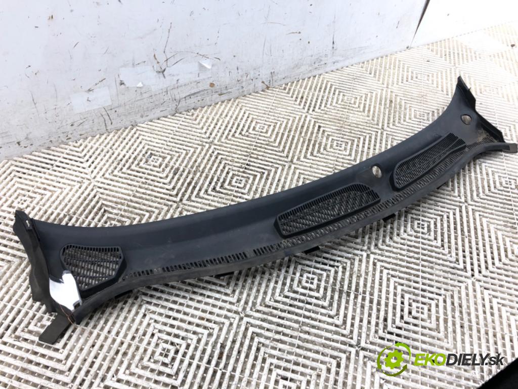 FORD FIESTA MK7 liftback 2011 51 kW 1.4 TDCi 1399 Torpédo, plast pod čelné okno 8A61-A02216-AE (Torpédo (plast pod čelným sklom))