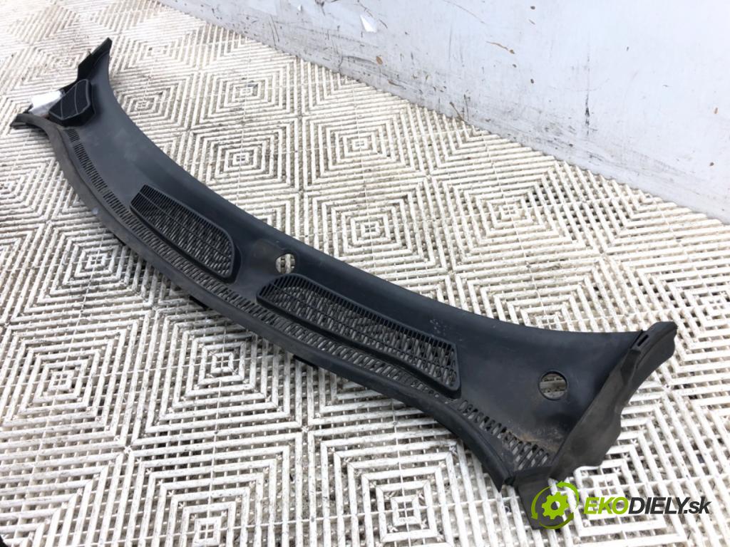 FORD FIESTA MK7 liftback 2011 51 kW 1.4 TDCi 1399 Torpédo, plast pod čelné okno 8A61-A02216-AE (Torpédo (plast pod čelným sklom))