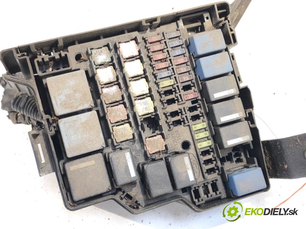 FORD FIESTA MK7 liftback 2011 51 kW 1.4 TDCi 1399 skříňka poistková 8V51-14A07-CA (Pojistková skříňka)