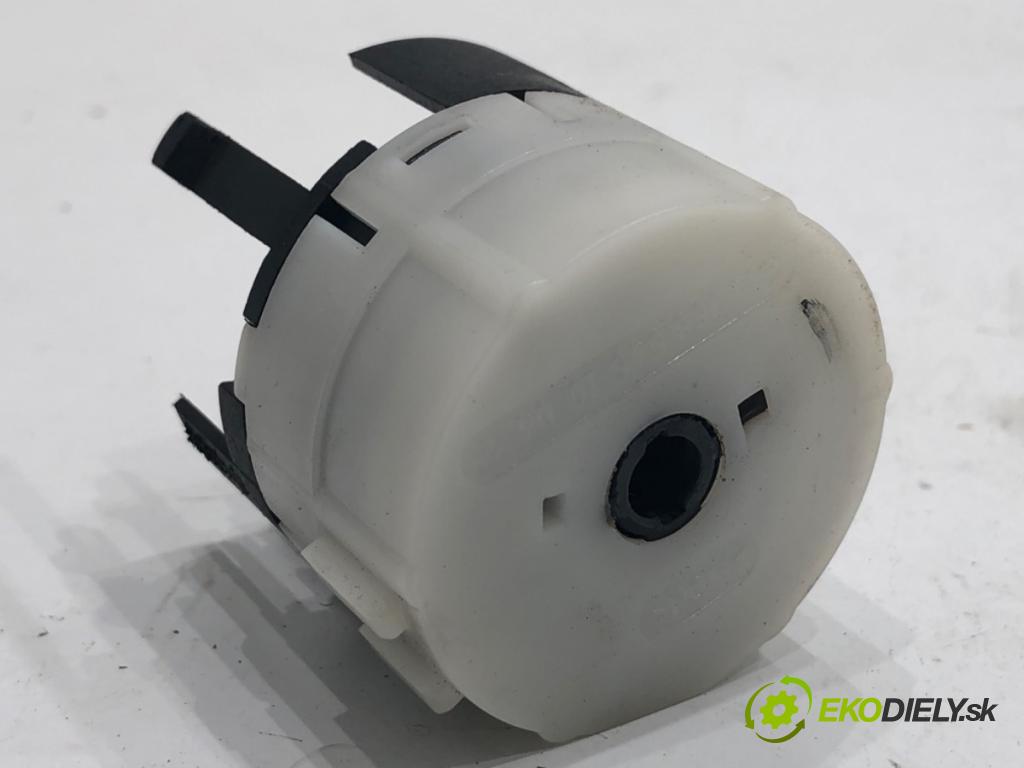 MERCEDES-BENZ W168 liftback 2002 60 kW A 140 (168.031, 168.131) 1598 Kocka, vložka spínacej skrinky A1685451004 (Spínacia skrinka)