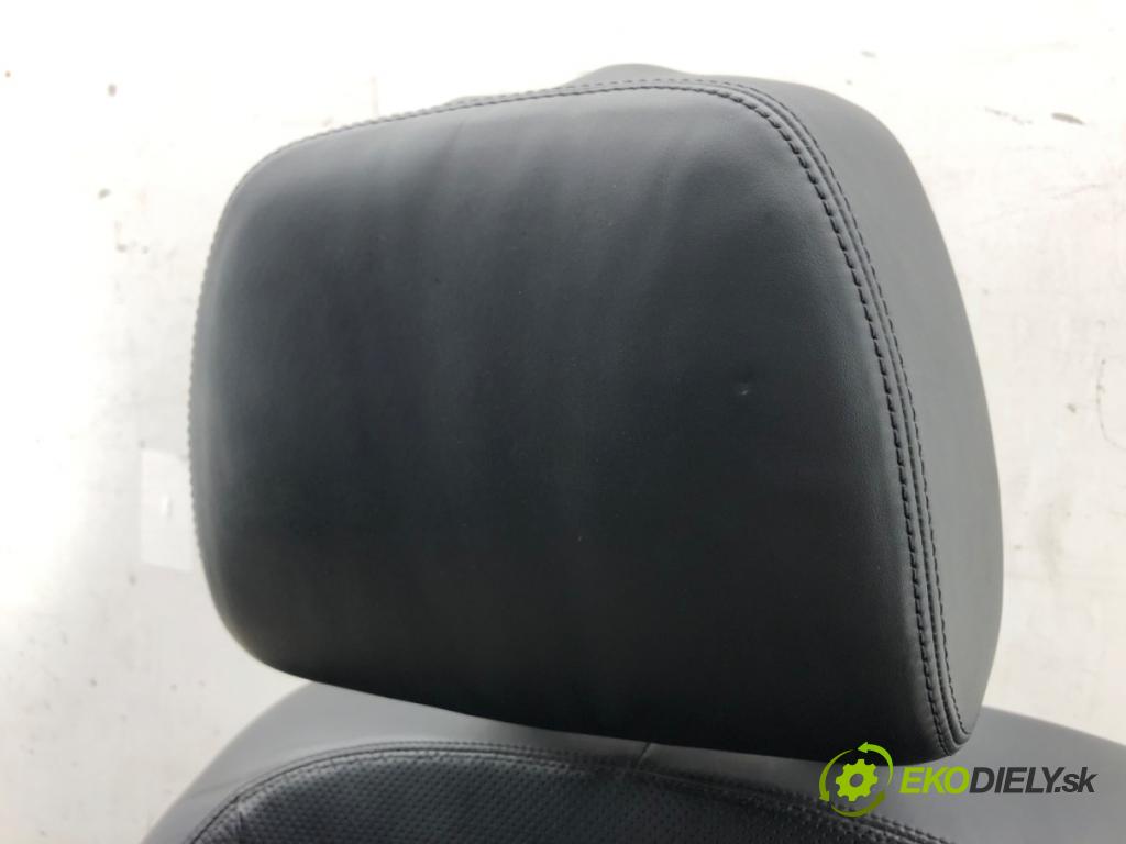 MERCEDES-BENZ C218 coupe 2013 195 kW CLS 350 CDI / d (218.323) 2987 Sedadlo ľavy predný