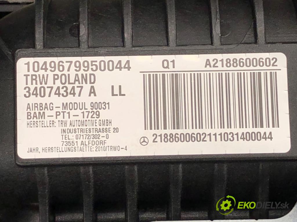 MERCEDES-BENZ C218 coupe 2013 195 kW CLS 350 CDI / d (218.323) 2987 Palubná doska silentbloku pasy 2186802287 A2188600602