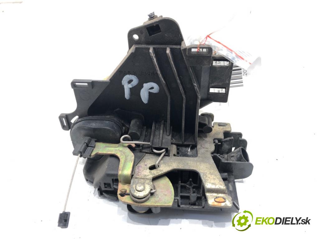VW LUPO I liftback 1999 37 kW 1.0 997 zámok dveře pravý přední část