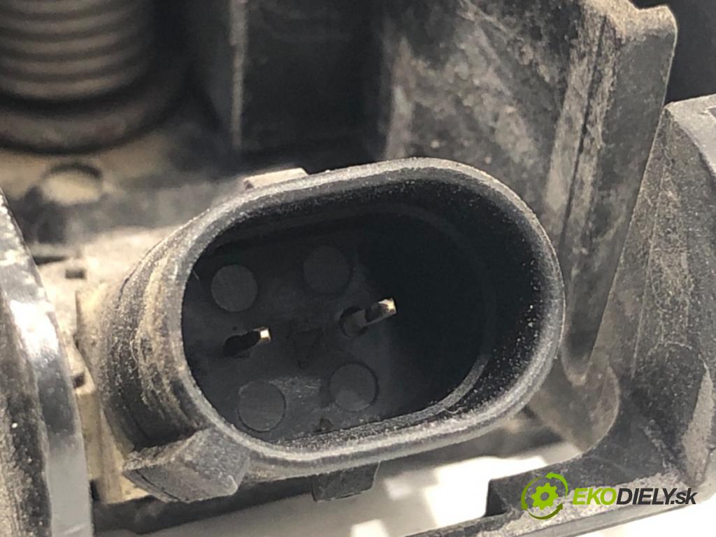 VW LUPO I liftback 1999 37 kW 1.0 997 zámok dveře pravý přední část