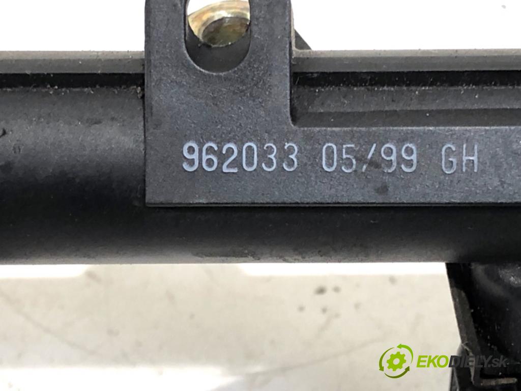 VW LUPO I liftback 1999 37 kW 1.0 997 Lišta vstrekovacia 030133319L (Vstrekovacia lišta)