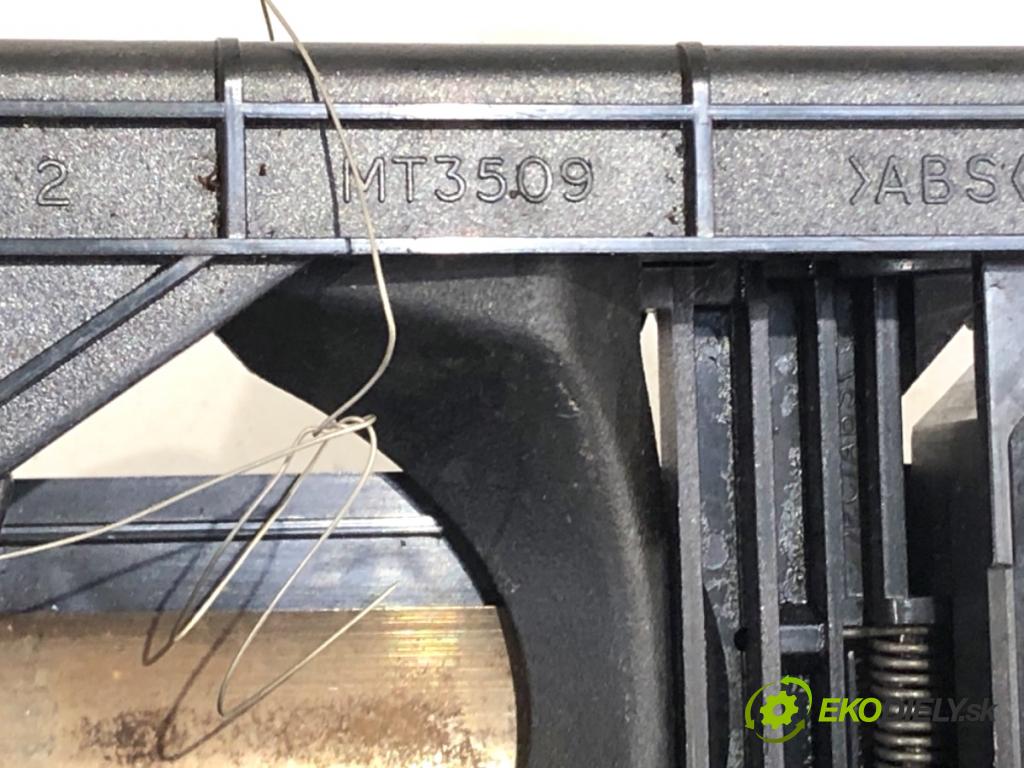 TOYOTA AVENSIS T25 sedan 2005 85 kW 2.0 D-4D (CDT250_) 1995 Držiak na nápoje MT3509 (Držiak (úchyt) na nápoje)